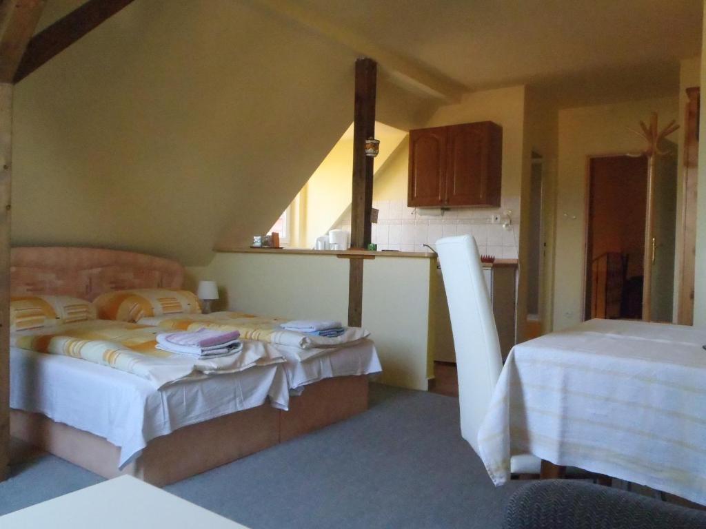 Apartments Nicol Karlovy Vary Chambre photo
